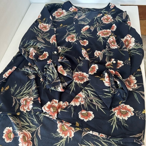 Lynn Ryan Navy Floral Hi Lo Top - Picture 10 of 12